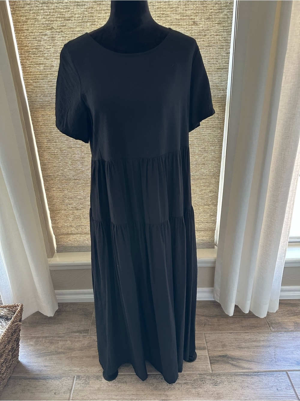 Women’s Black Tiered Short-Sleeve Dress